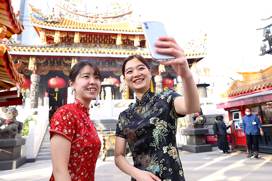 ご宿泊 ファミリー レジャー カップル 女子会 チャイナドレス De China Town おしゃれなチャイナドレスを着て横浜さんぽ 詳細はこちら